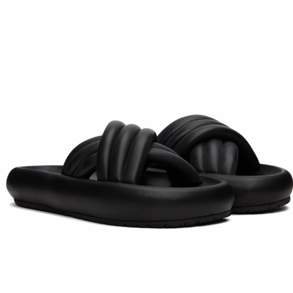 🔥ISABEL MARANT
Black Niloo Flat Sandals (fits like 8.5 US)